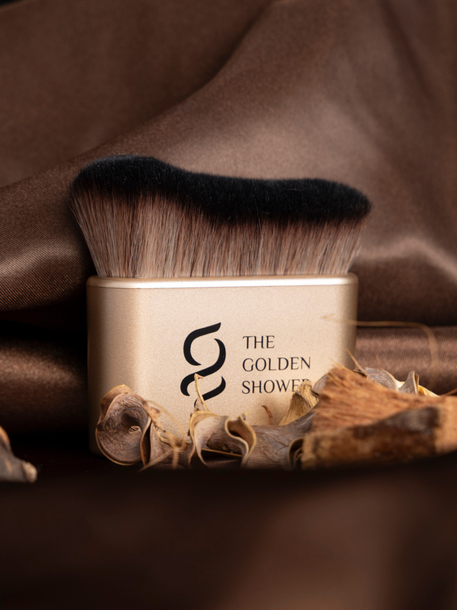 Professional tanning brush close-up for Golden Shower Beauty complete self tan kit - wooden handle quality